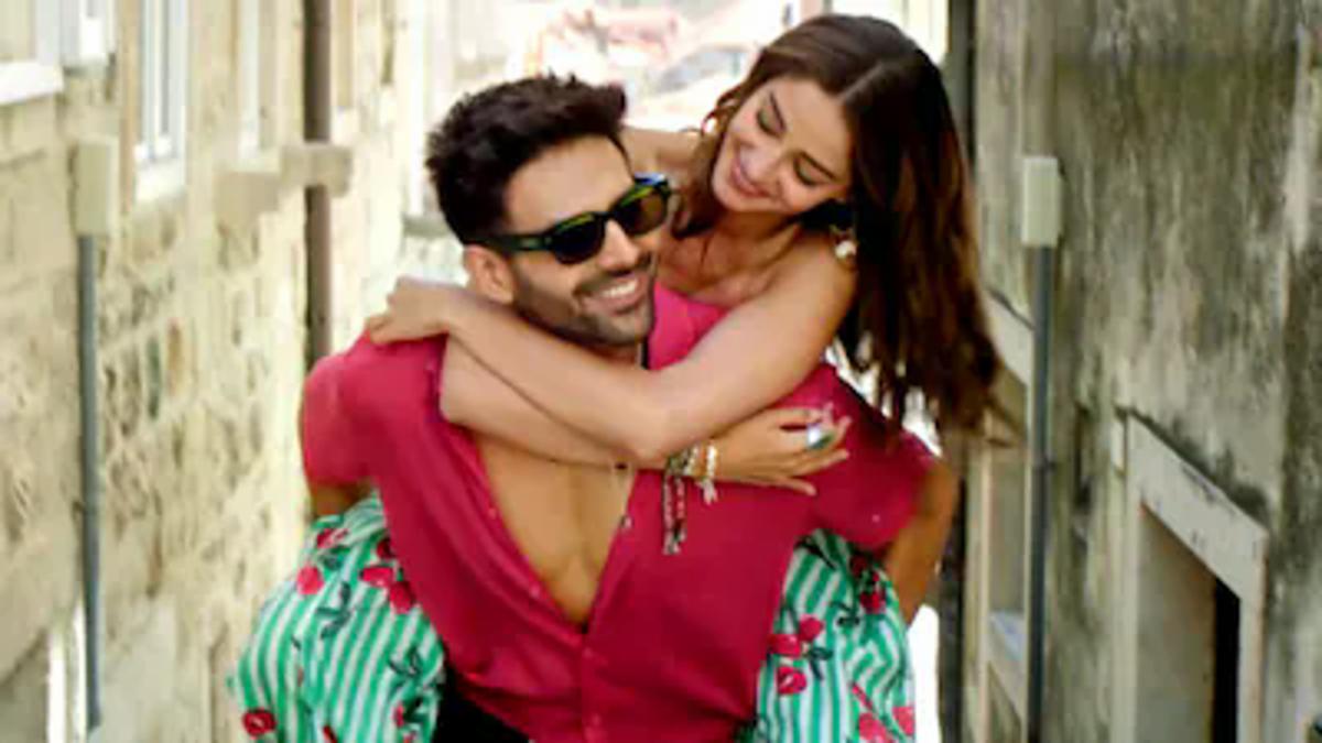 Tu Meri Main Tera Main Tera Tu Meri review roundup